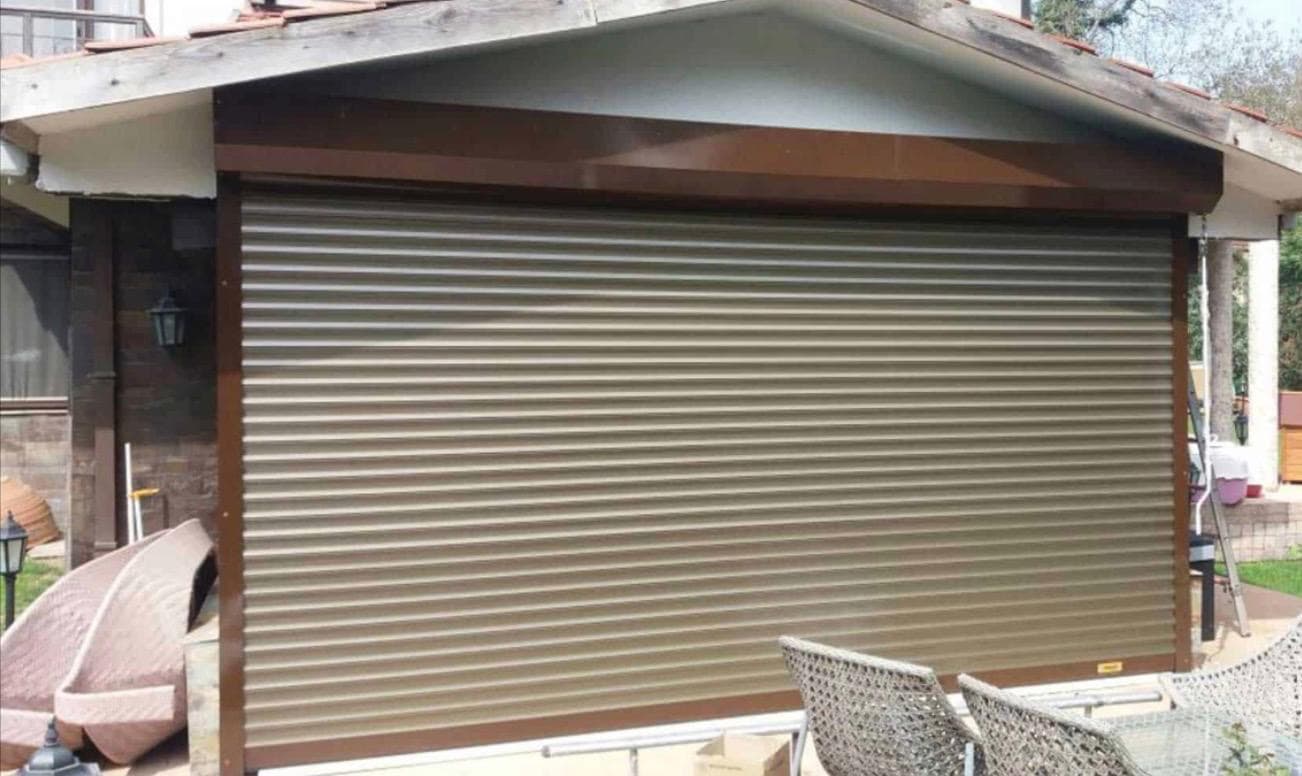 Veranda kapatma için bronz renkli otomatik kepenk